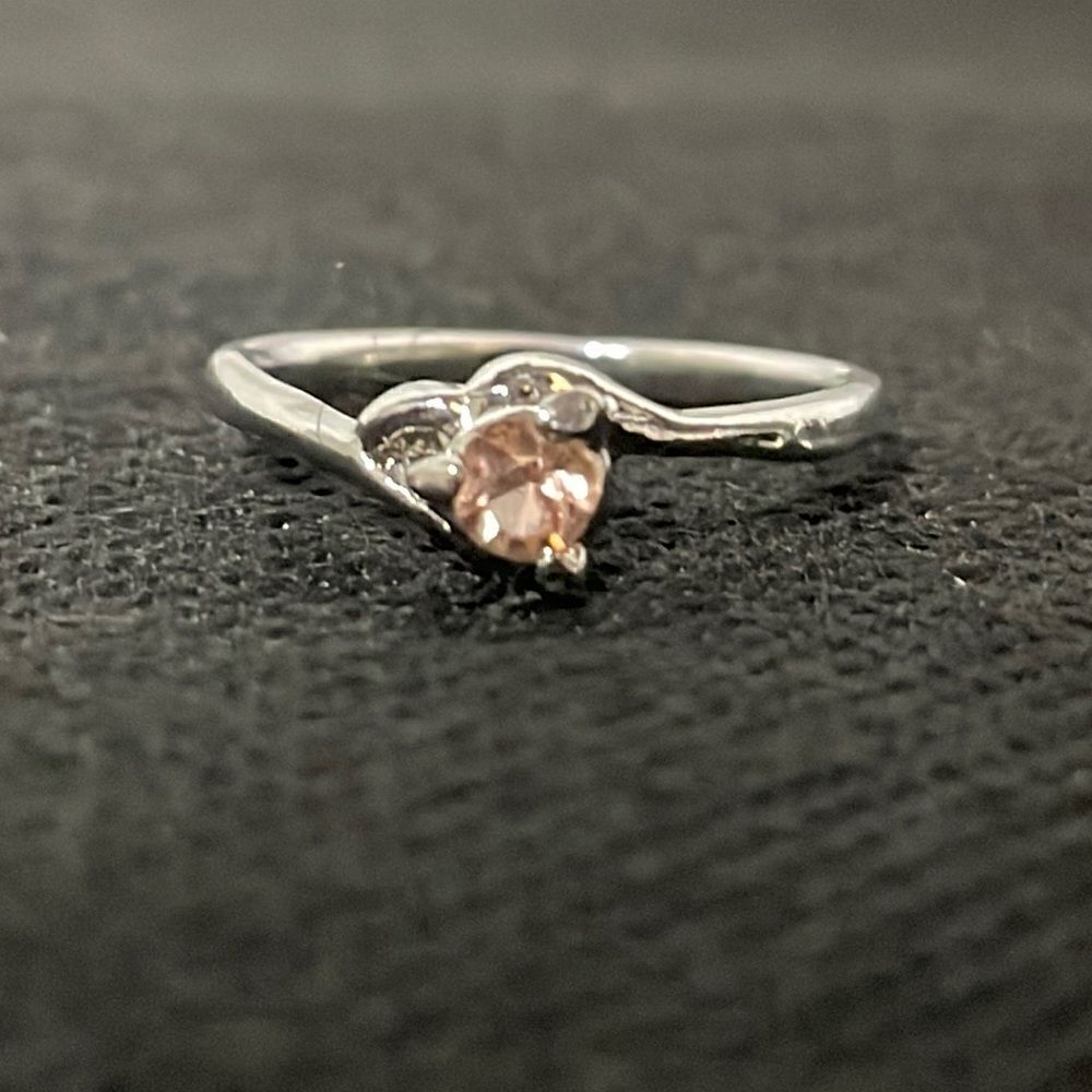 Small thing ring with a light pink gem